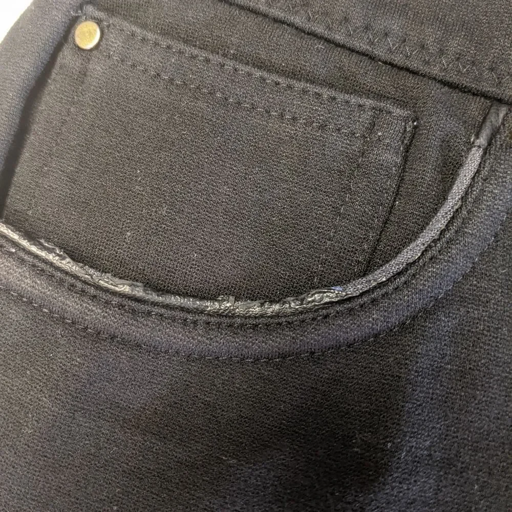 Chico's So Slimming very black rayon/nylon/spandex pull-on waist pants 0.5